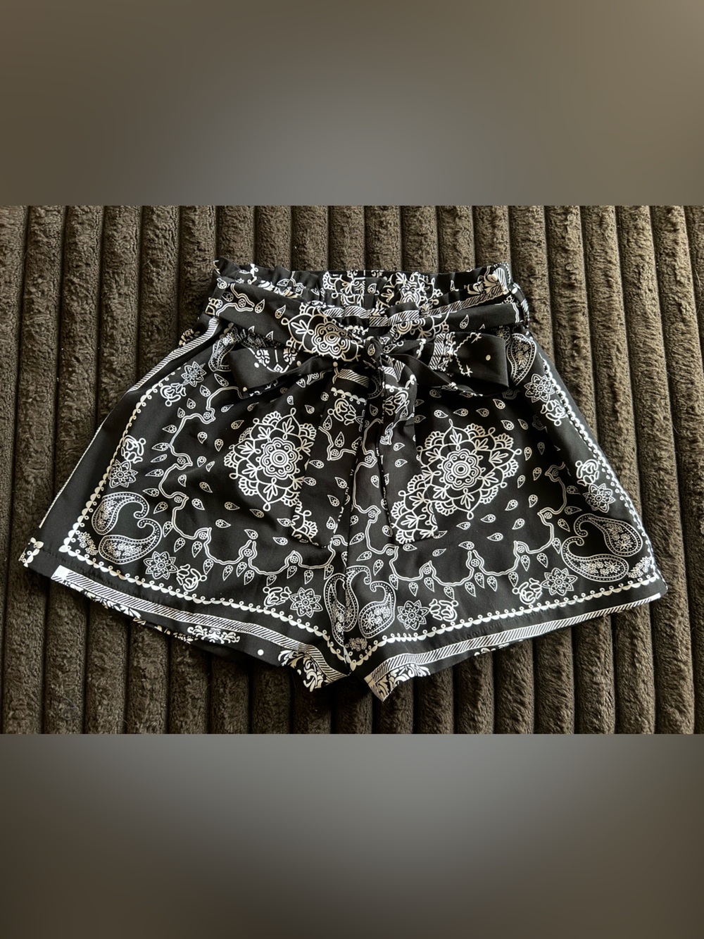 SHEIN Black & White Bandana-Print Tie-Front Shorts